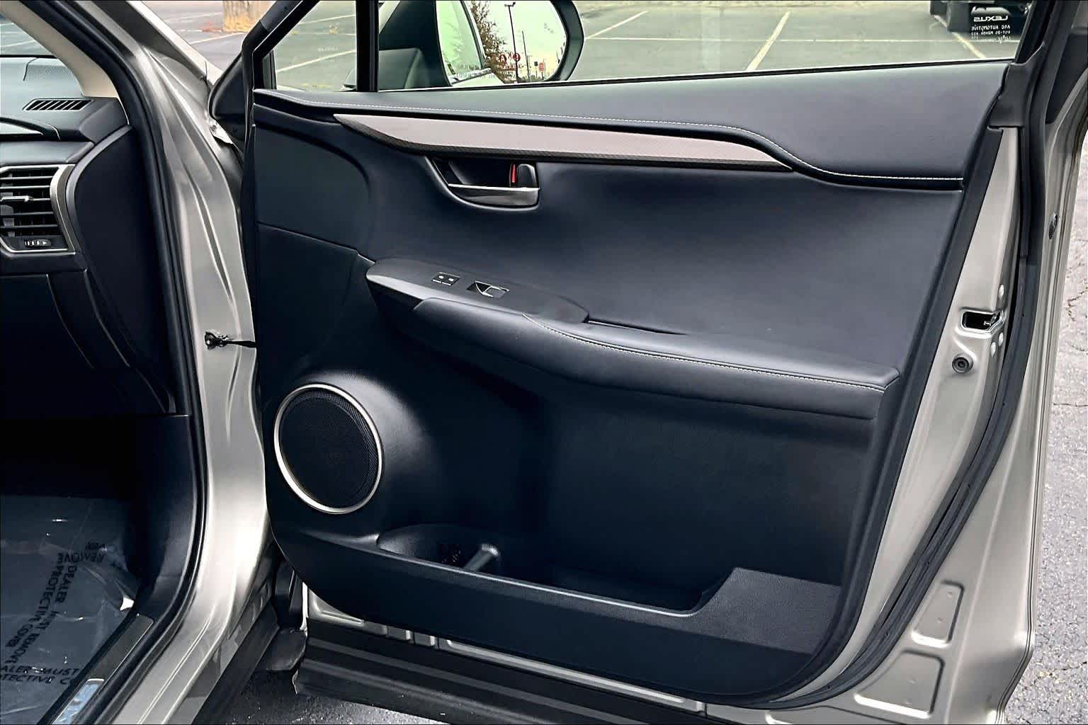 2020 Lexus NX Hybrid 300h - Photo 23