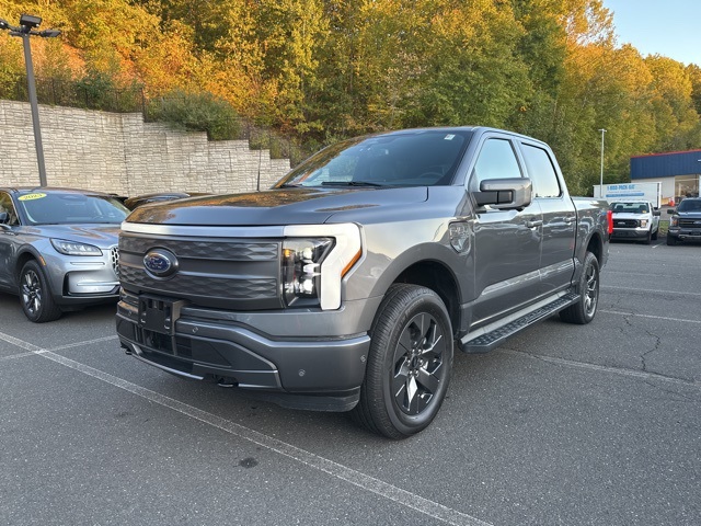 2023 Ford F-150 Lightning Lariat photo 3