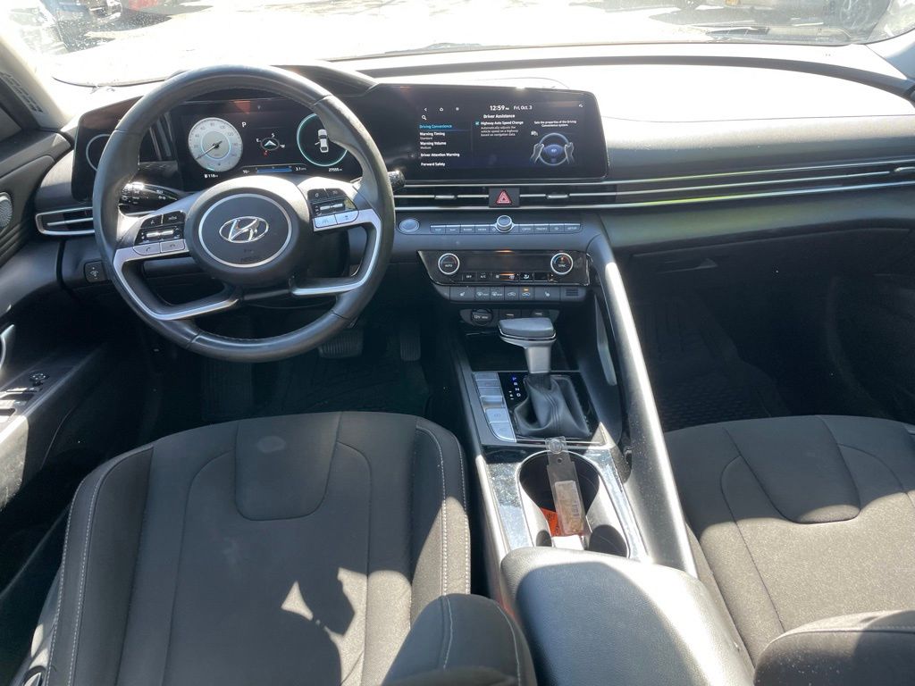2023 Hyundai Elantra SEL photo 9