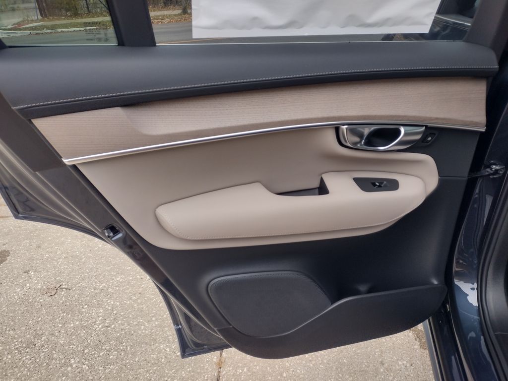 2026 VOLVO XC90 - Image 18