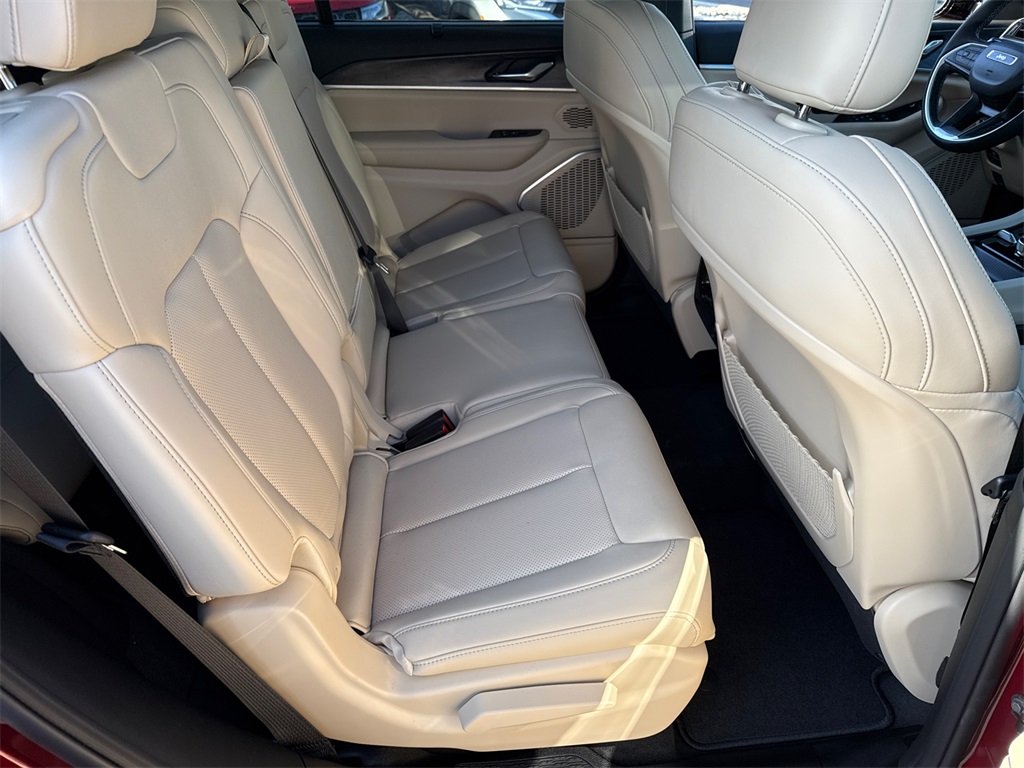 2025 Jeep Grand Cherokee Limited photo 16