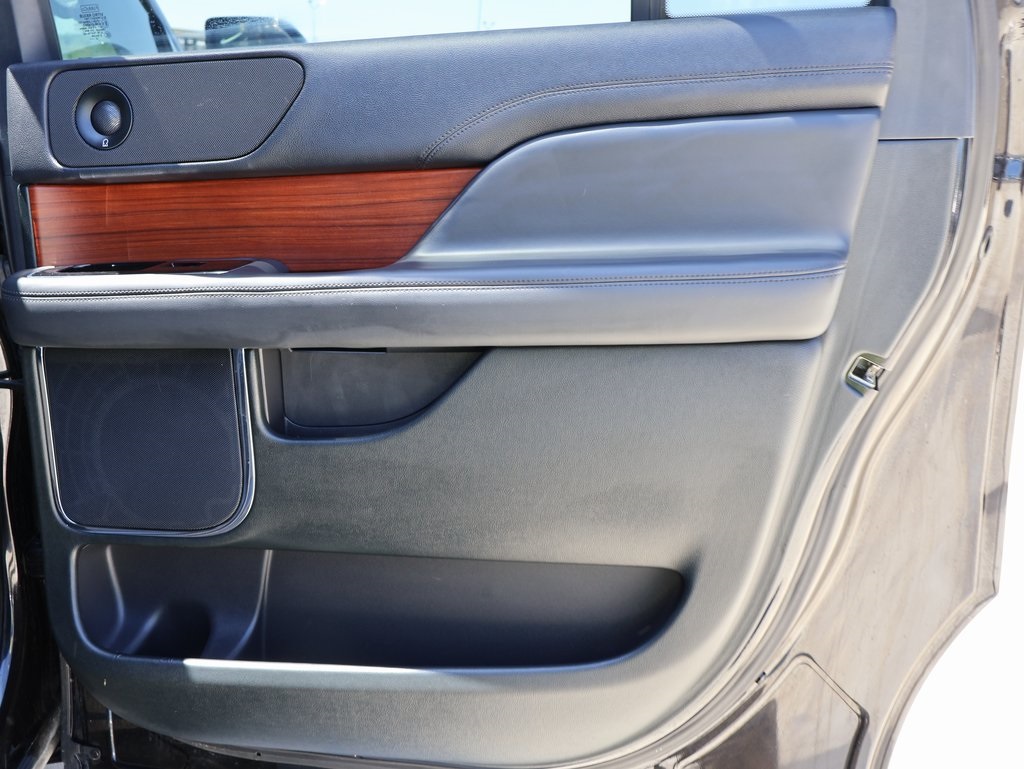 2024 Lincoln Navigator L Standard photo 12