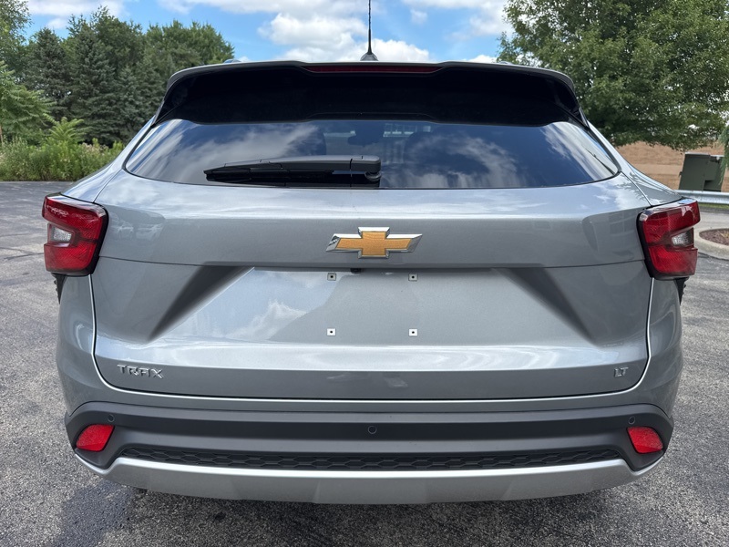 2025 Chevrolet Trax LT photo 4