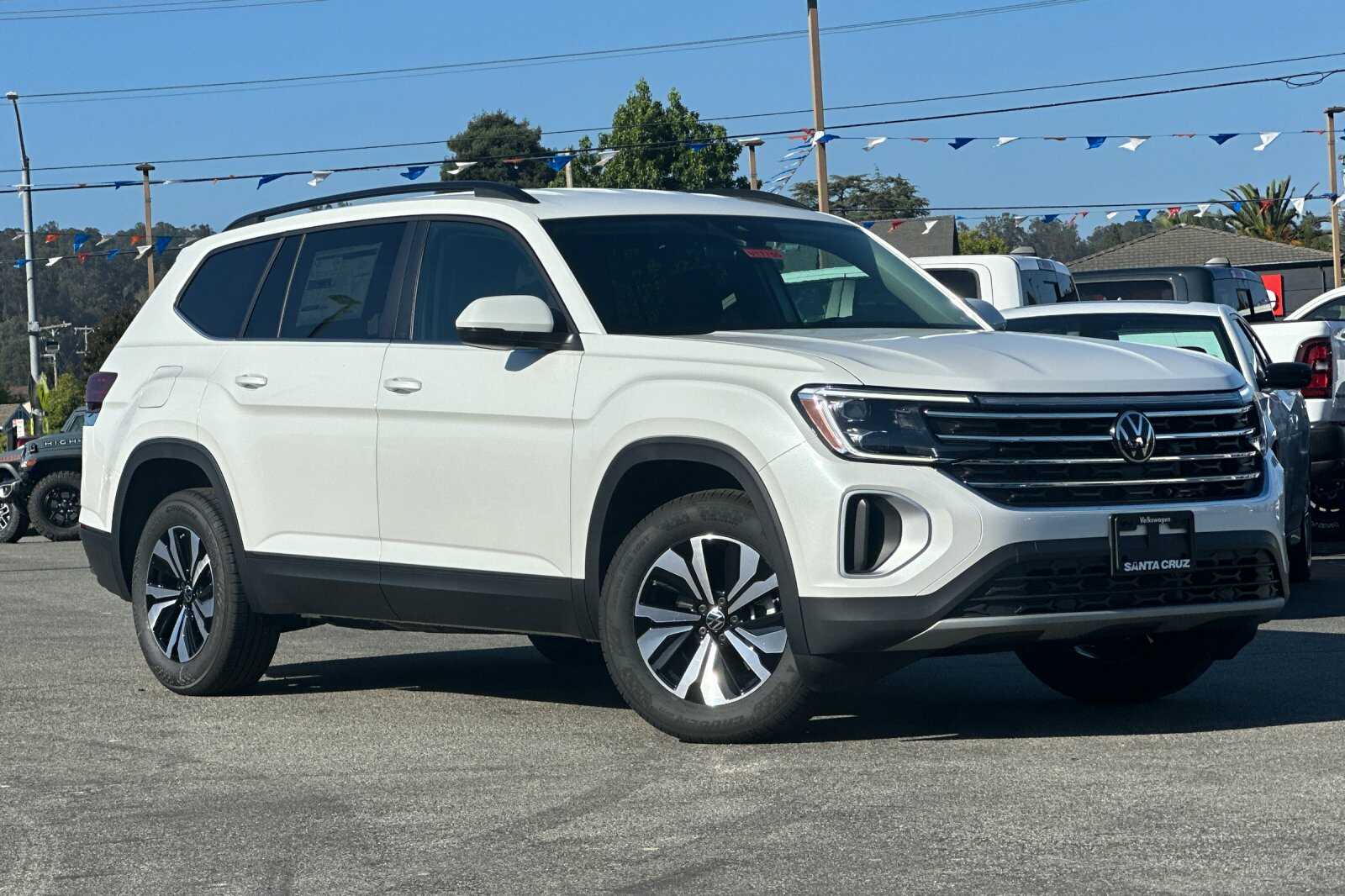 2026 Volkswagen Atlas SE photo 2