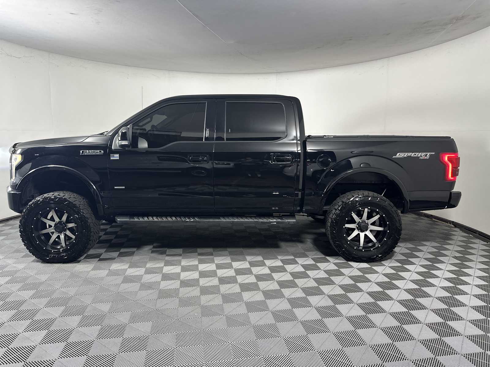 2016 Ford F-150 Lariat photo 4