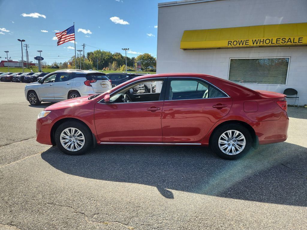 2014 Toyota Camry LE photo 4