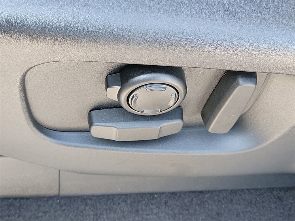 2025 Land Rover Discovery S photo 25