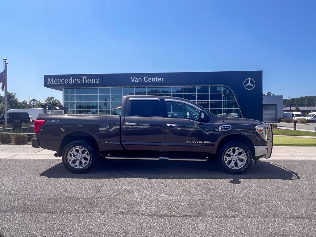 2019 Nissan Titan Crew Cab SV photo 2