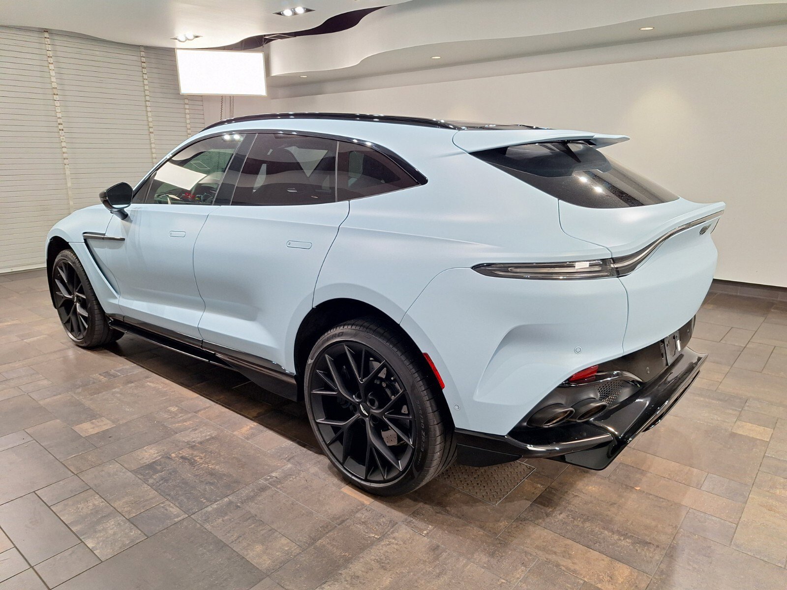 2025 Aston Martin DBX AM8 DBX707 photo 2