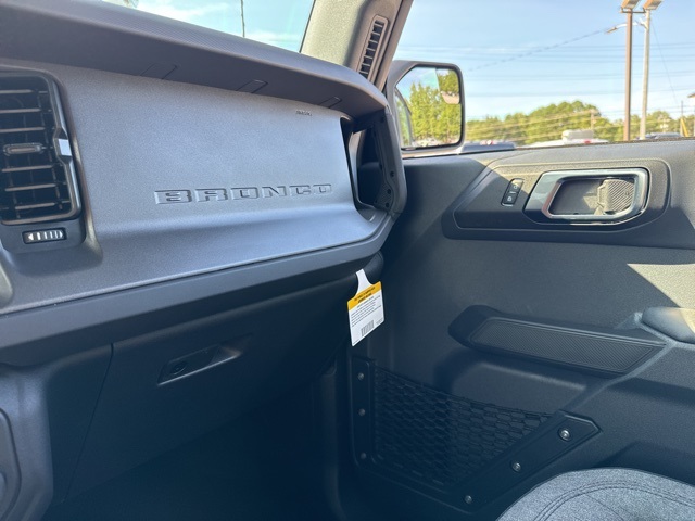 2025 Ford Bronco Base photo 35