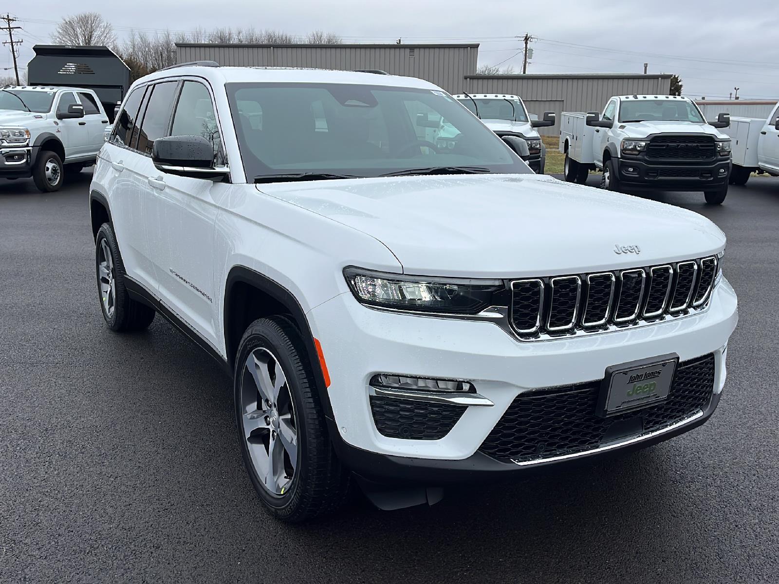 2025 Jeep Grand Cherokee Limited photo 2