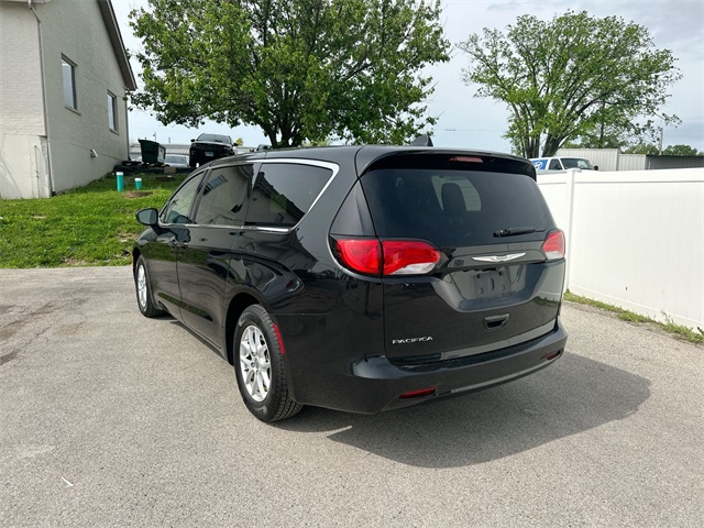 2017 Chrysler Pacifica LX photo 24