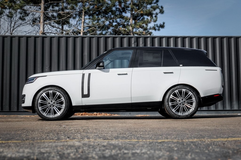2025 Land Rover Range Rover SE photo 4