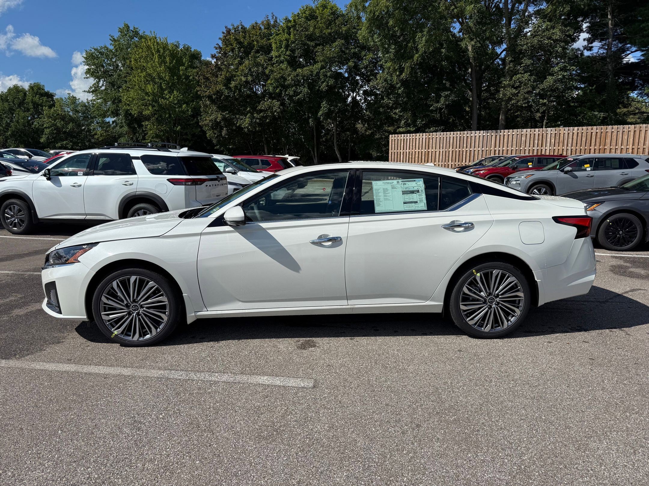2025 Nissan Altima SL photo 9