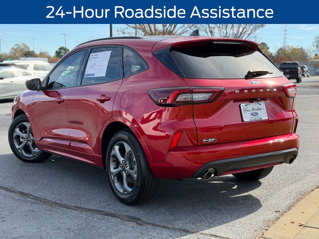 2023 Ford Escape ST-Line photo 2