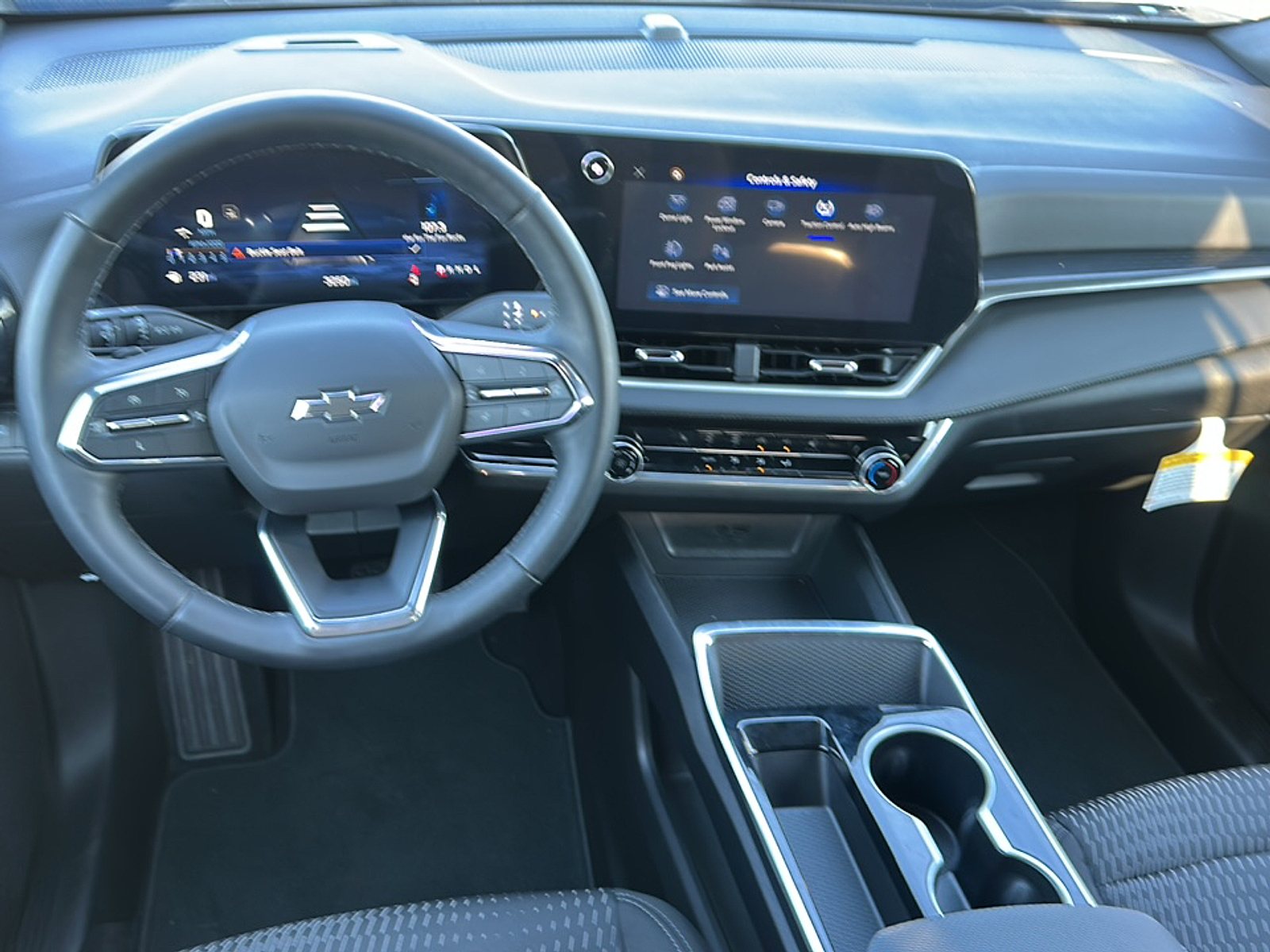 2025 Chevrolet Equinox LT photo 6