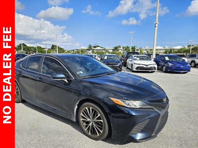 2020 Toyota Camry SE's photo