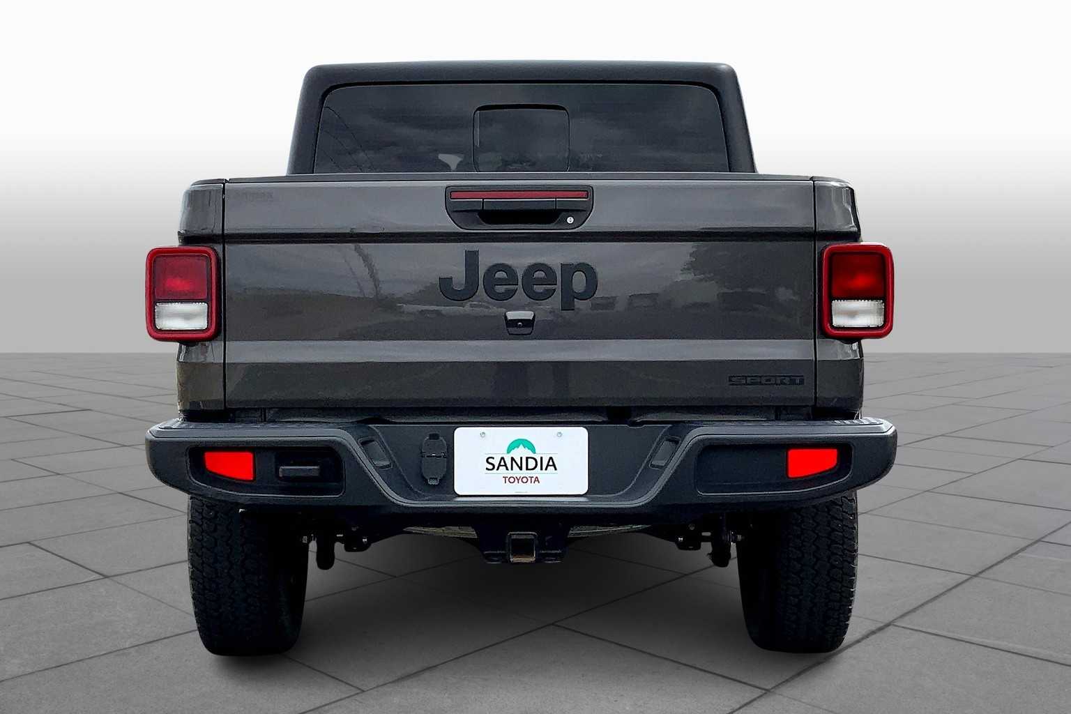 2021 Jeep Gladiator Sport photo 4