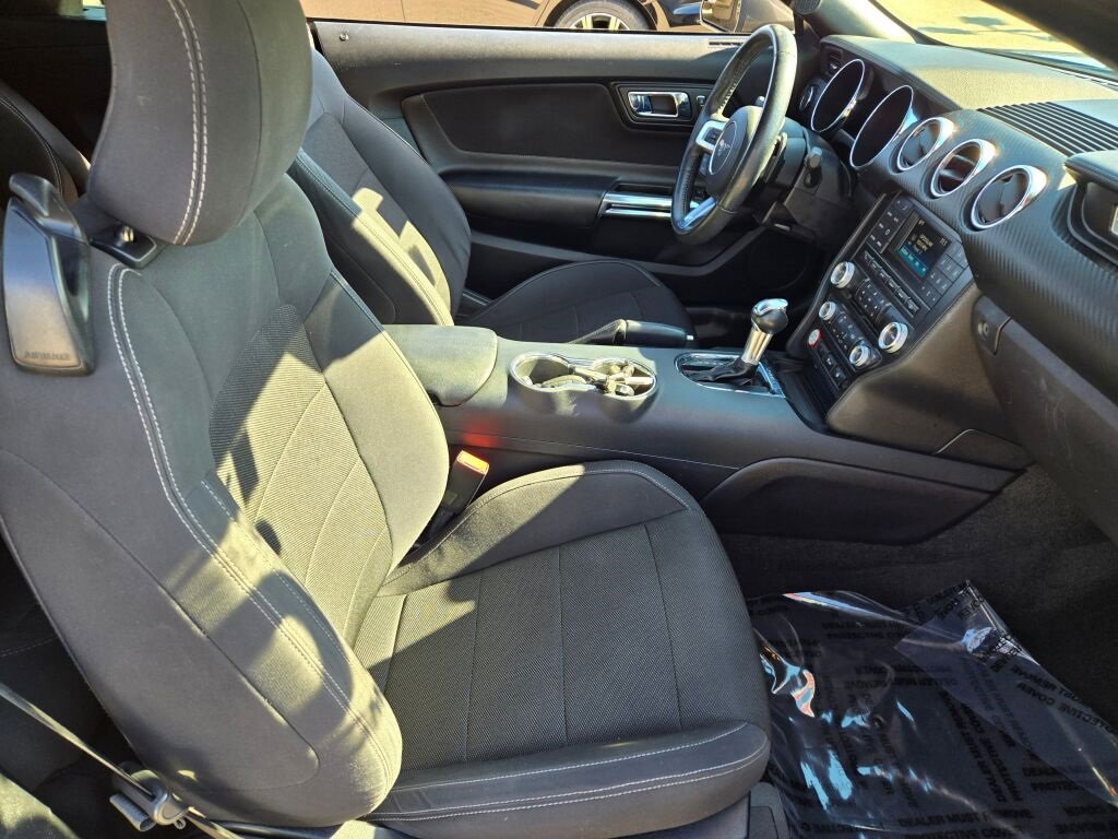 2016 Ford Mustang V6 Convertible photo 4