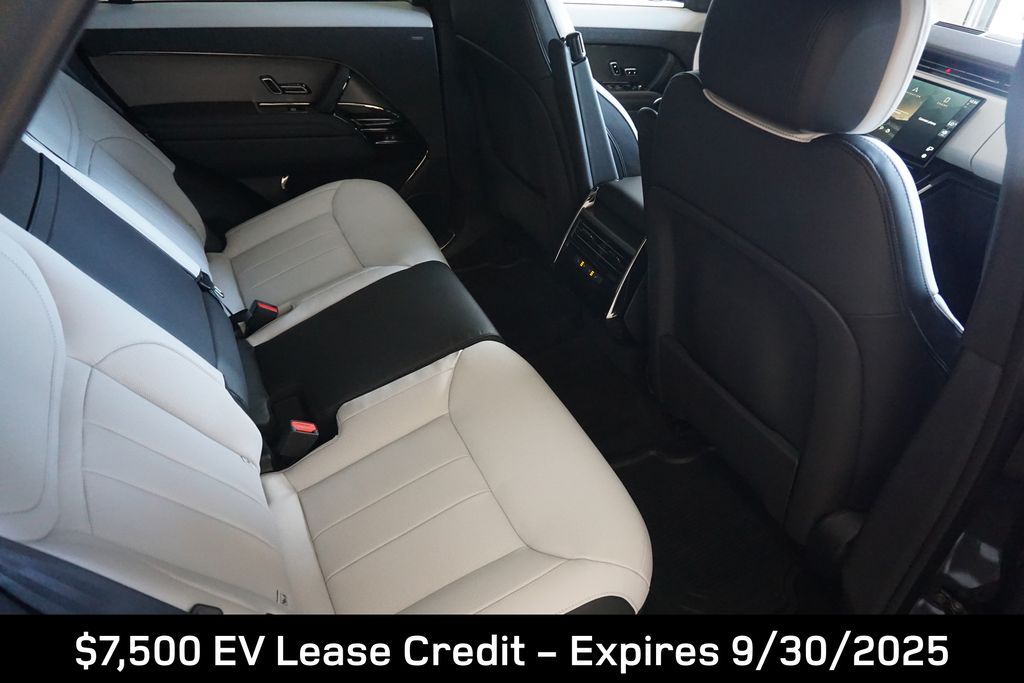 2025 Land Rover Range Rover Sport SE photo 24