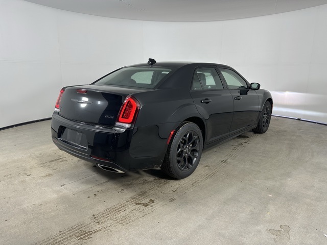 2023 Chrysler 300 Touring L photo 6