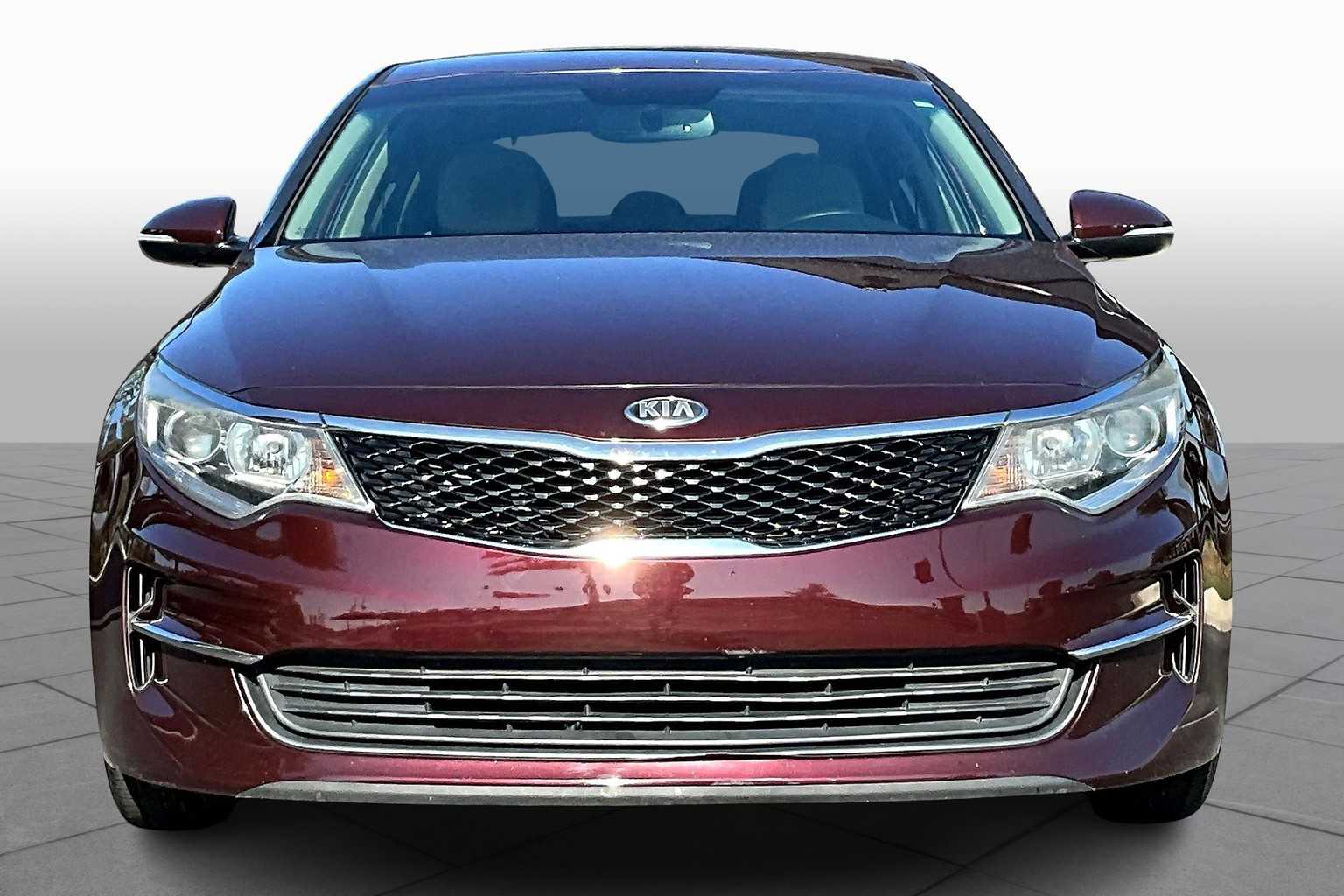 2017 Kia Optima LX photo 3