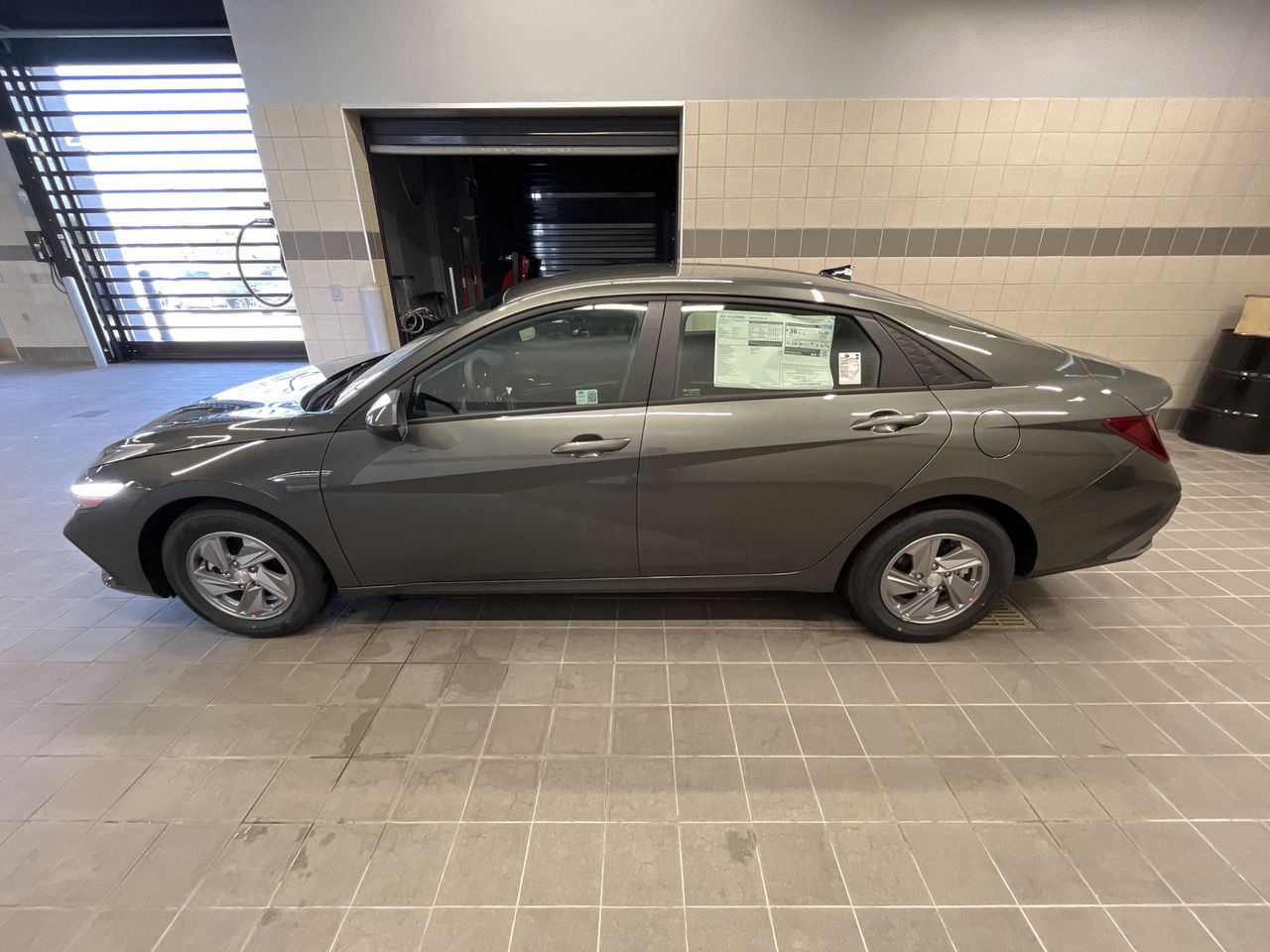 2025 Hyundai Elantra SE photo 6