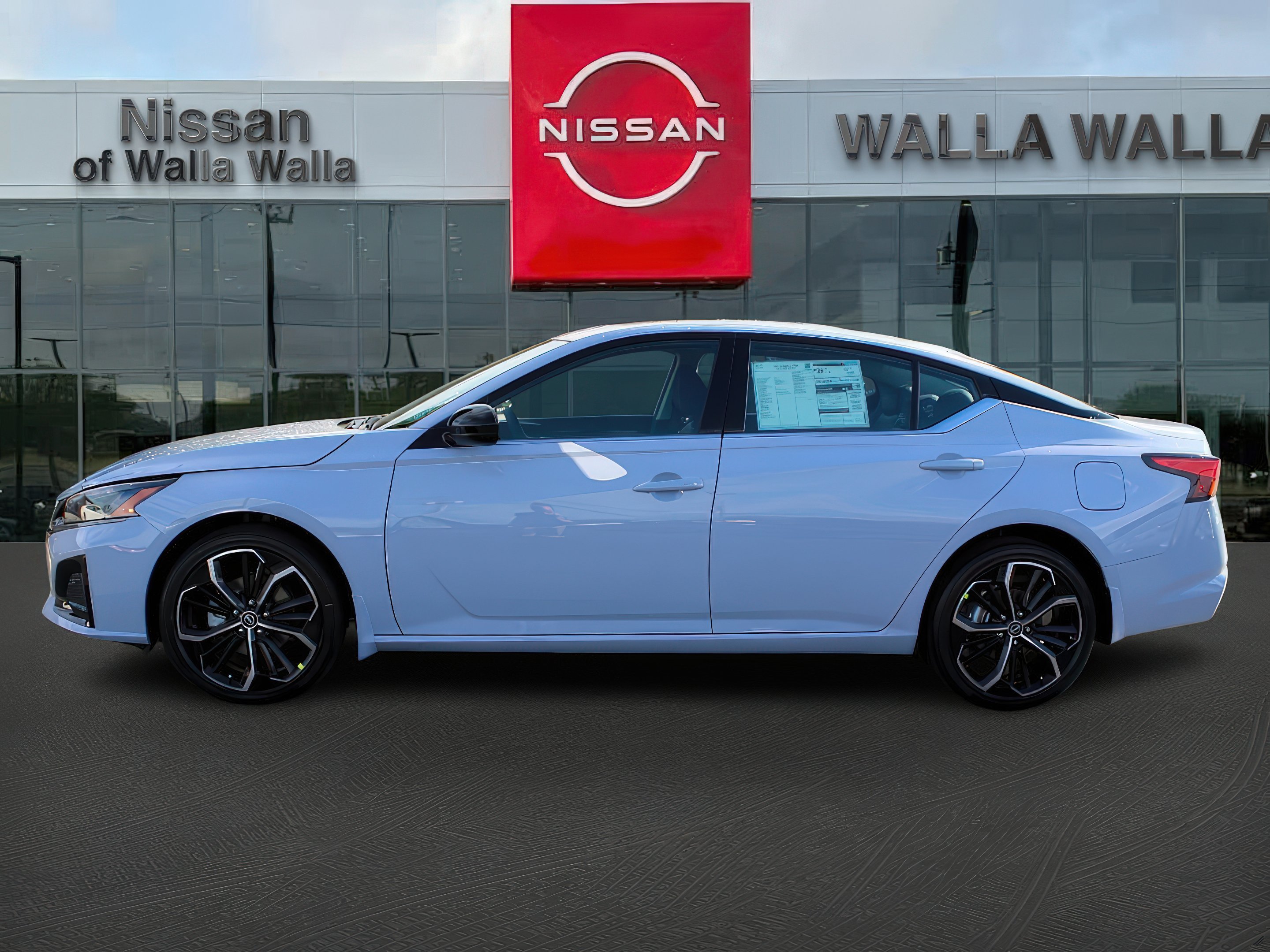 2025 Nissan Altima SR photo 4