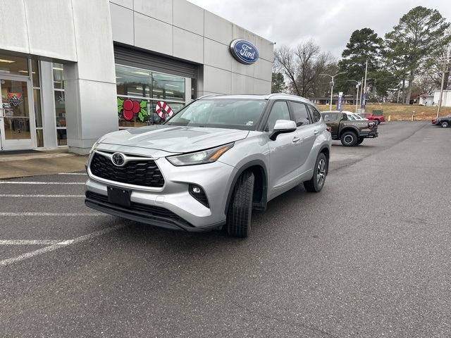 2023 Toyota Highlander XLE's photo