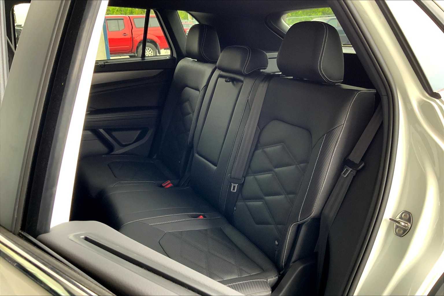 2025 Volkswagen Atlas Cross Sport SE Technology photo 17