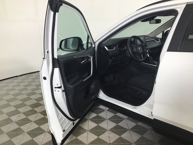 2022 Toyota RAV4 XLE photo 10
