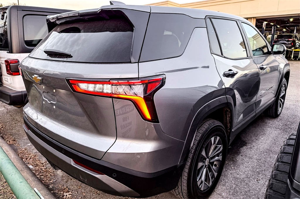 2025 Chevrolet Equinox LT photo 4