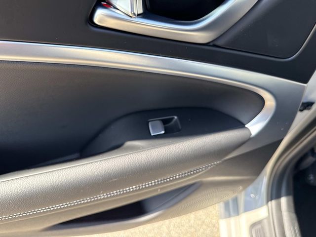 2025 Genesis G70 2.5T photo 12