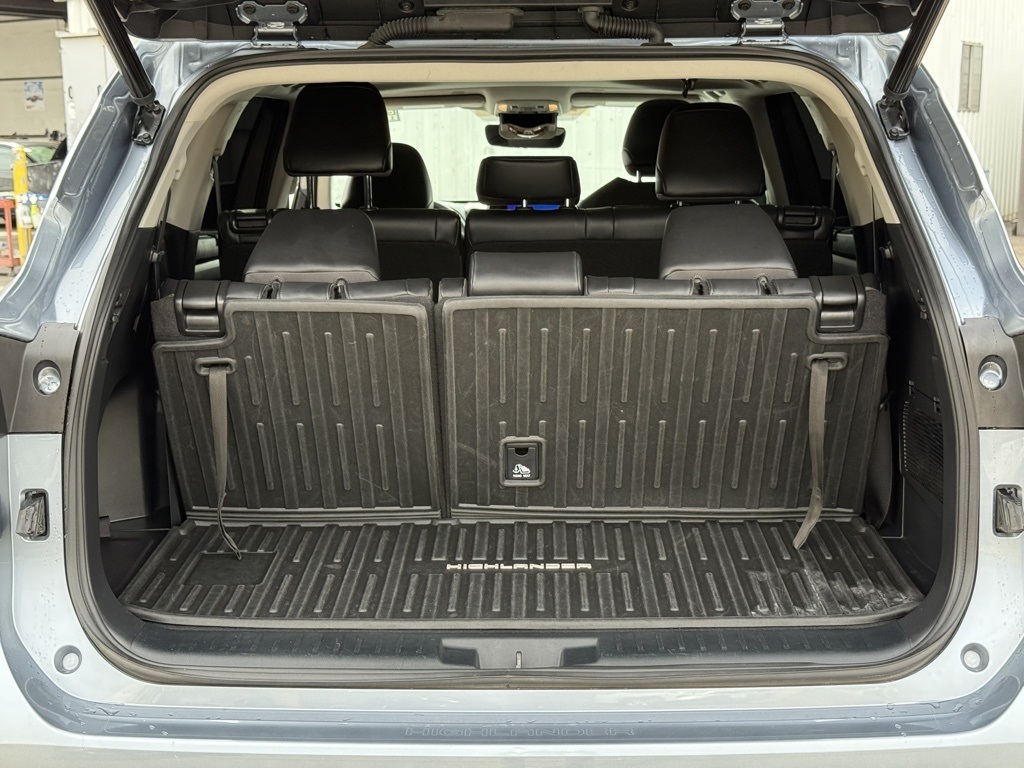 2023 Toyota Highlander XLE photo 14