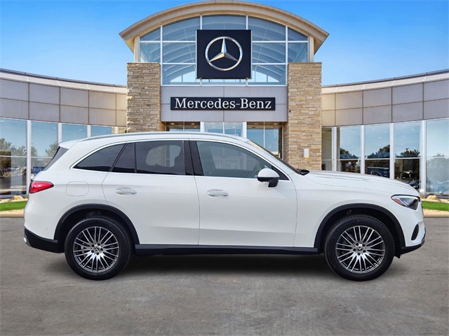 2025 Mercedes Benz GLC 300 4MATIC photo 4