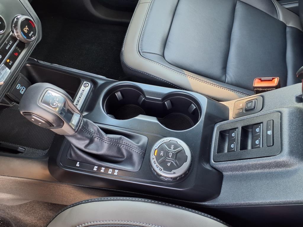 2025 Ford Bronco Outer Banks photo 12