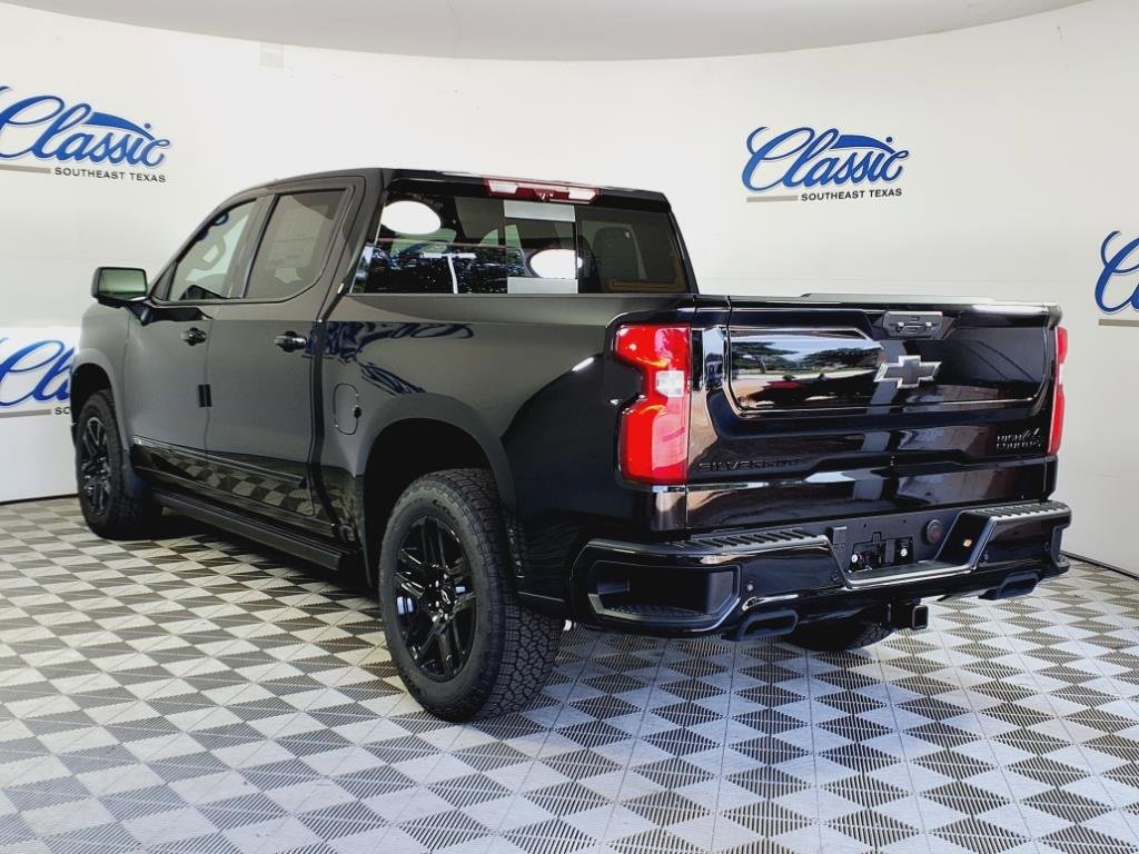 2025 Chevrolet Silverado 1500 High Country photo 2