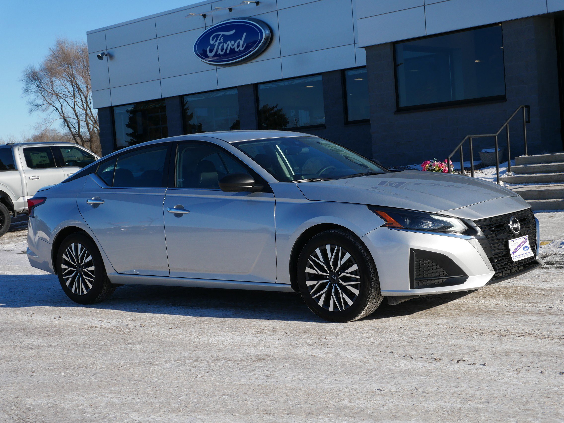 Used 2024 Nissan Altima SV with VIN 1N4BL4DV4RN390720 for sale in Northfield, Minnesota