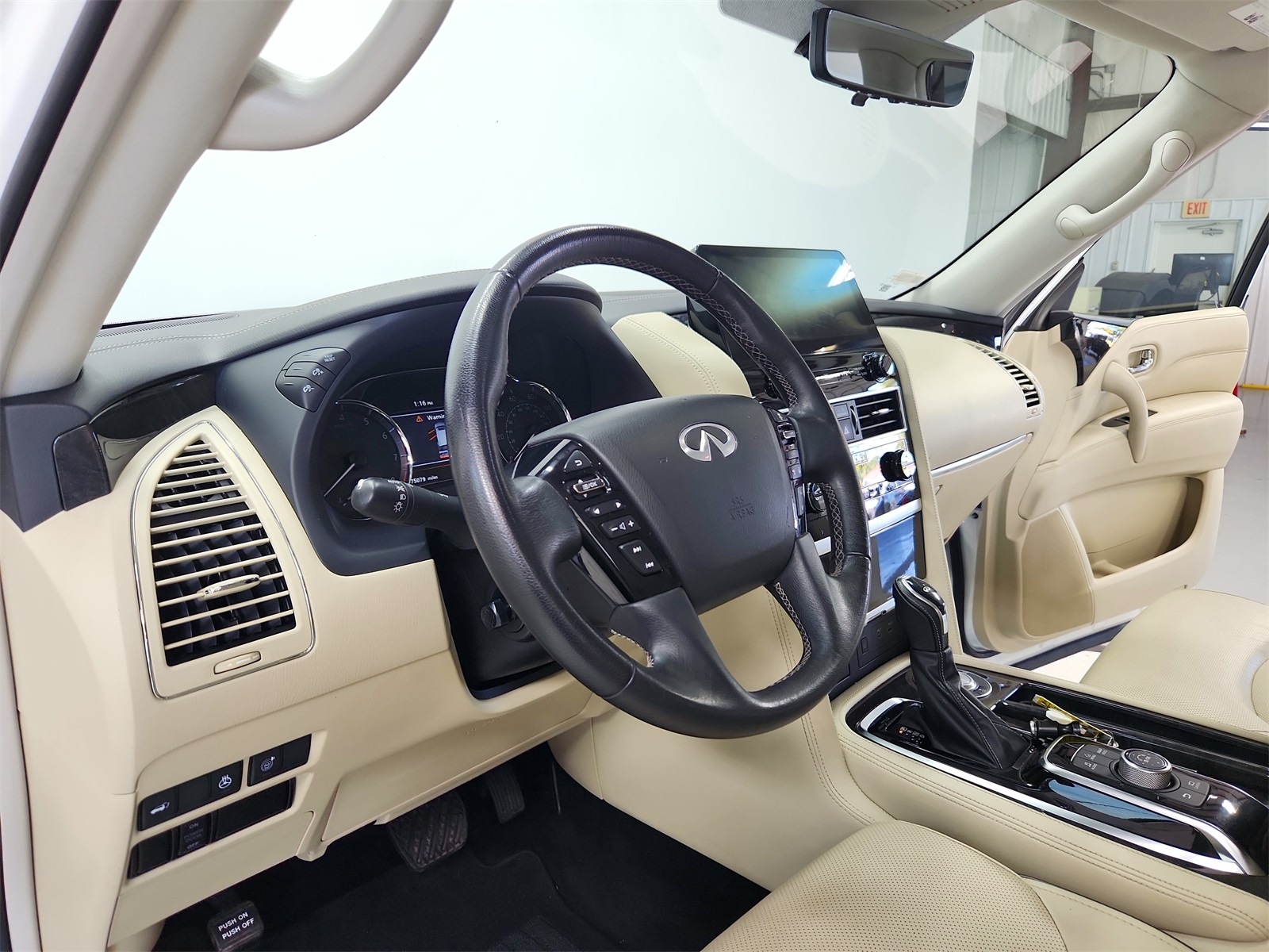 2023 Infiniti QX80 Luxe photo 16