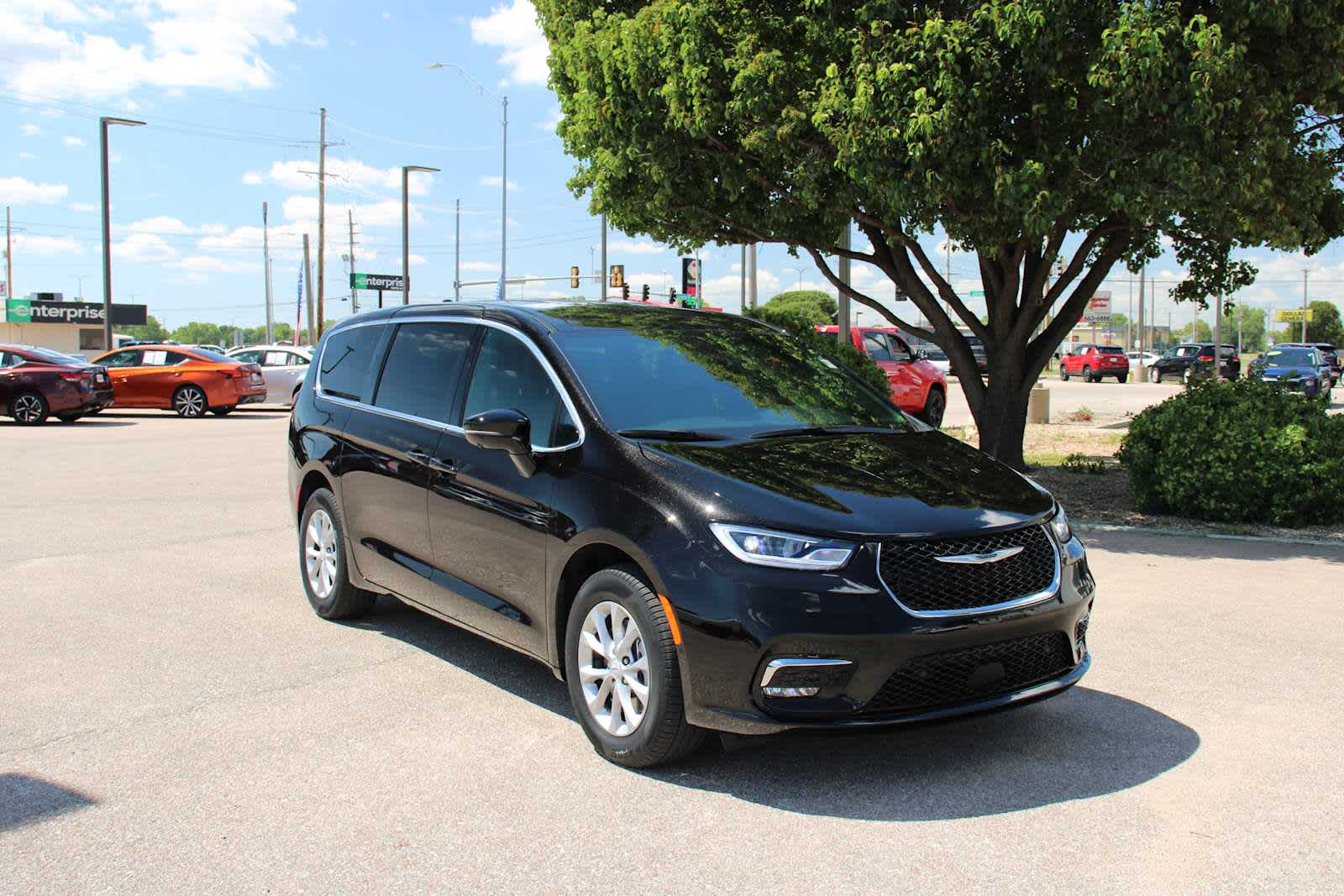 2025 Chrysler Pacifica photo 2