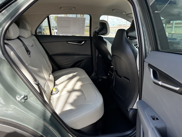 2025 Kia Niro EX photo 17