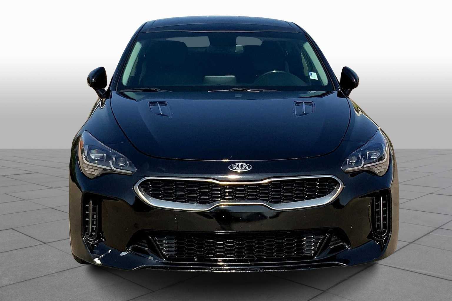 2018 Kia Stinger Premium photo 3