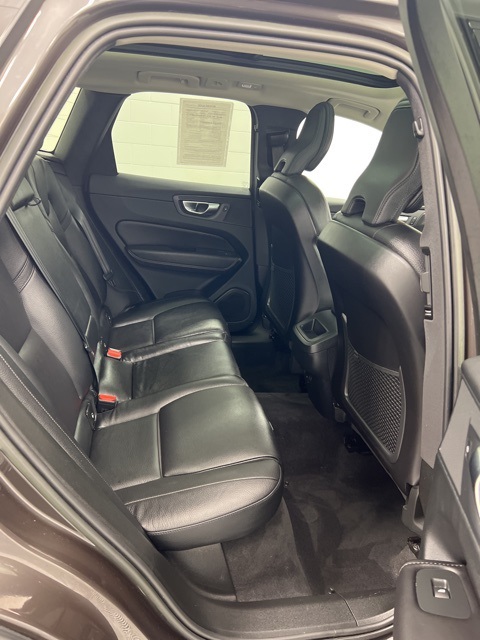 2023 Volvo XC60 B5 Plus photo 18