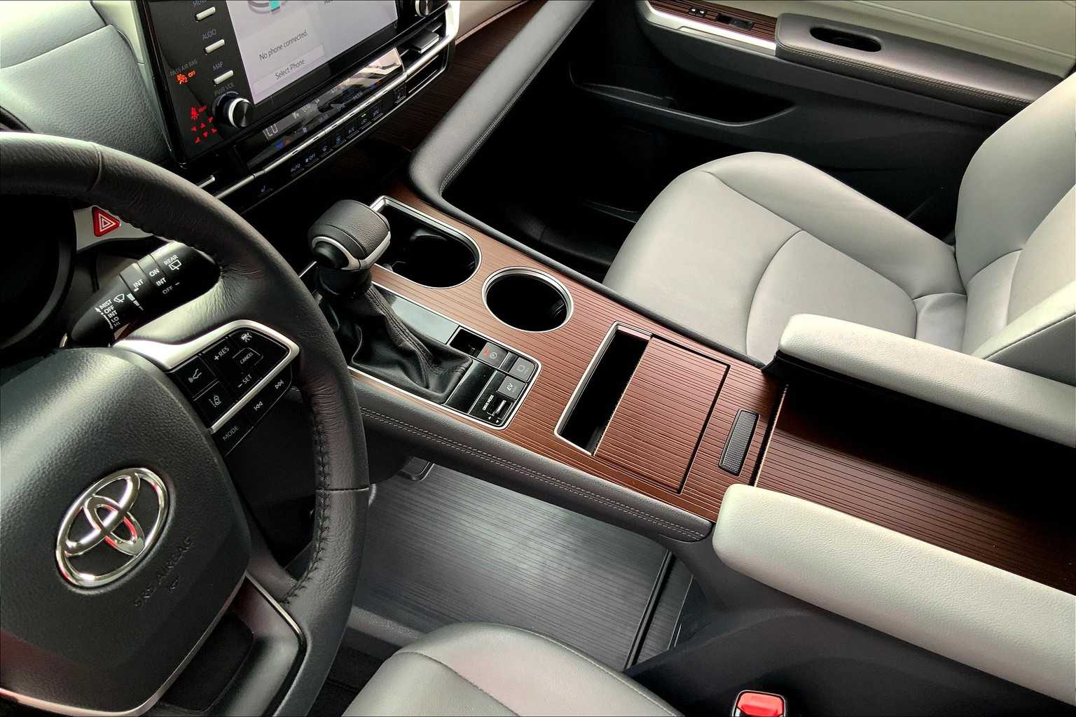 2024 Toyota Sienna XLE photo 15