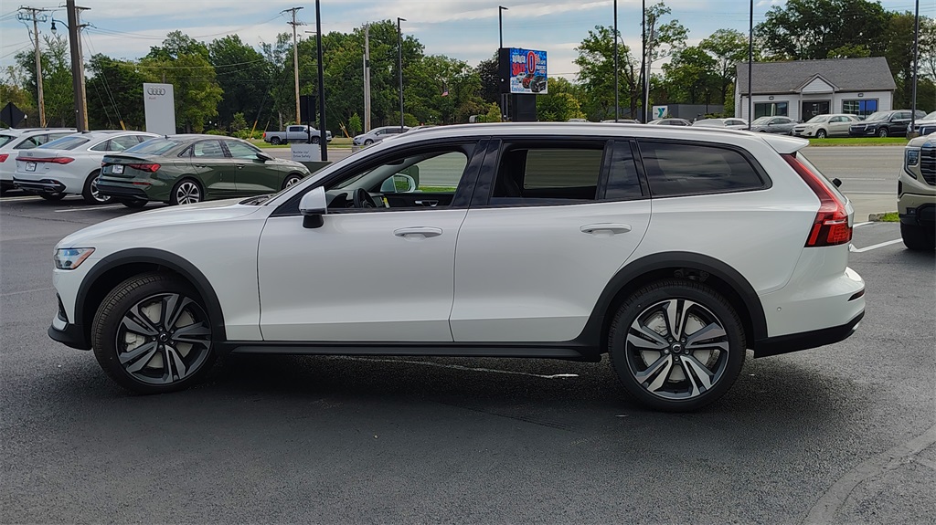 2026 Volvo V60 Cross Country B5 Plus photo 5