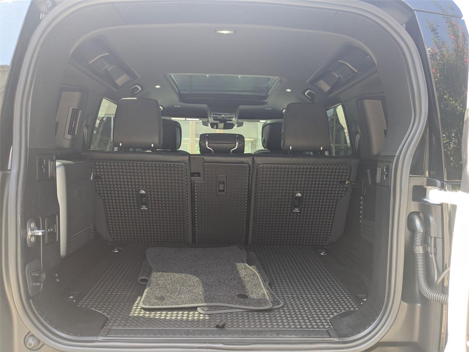 2024 Land Rover Defender X-Dynamic SE photo 26