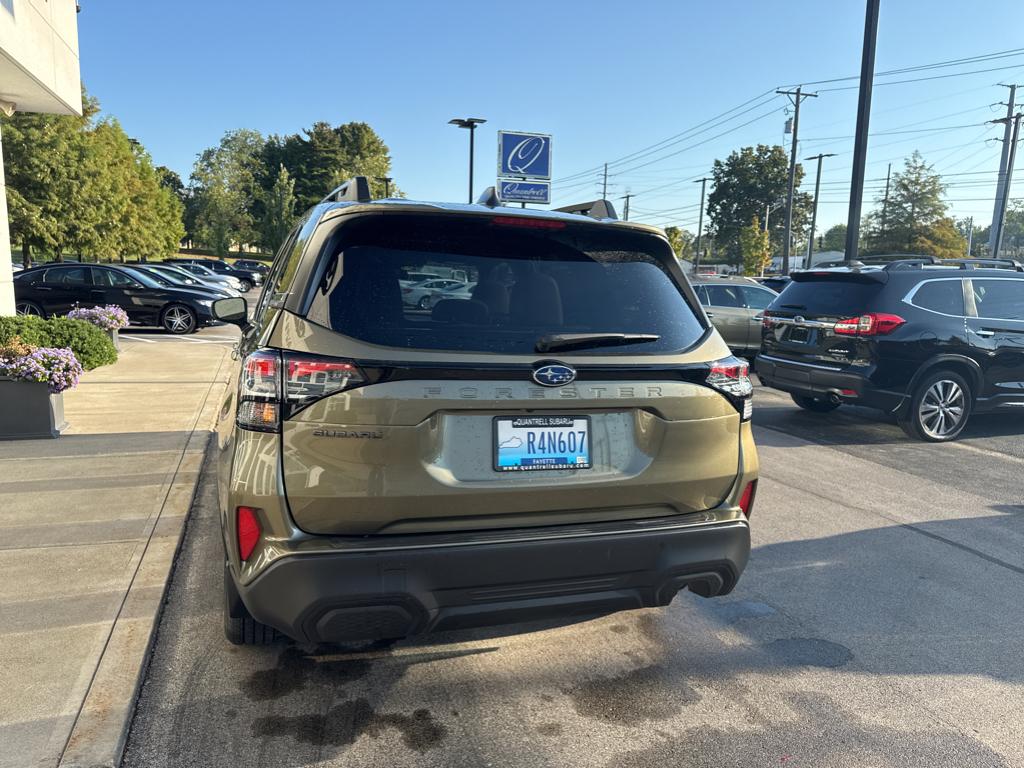2025 Subaru Forester Premium photo 3