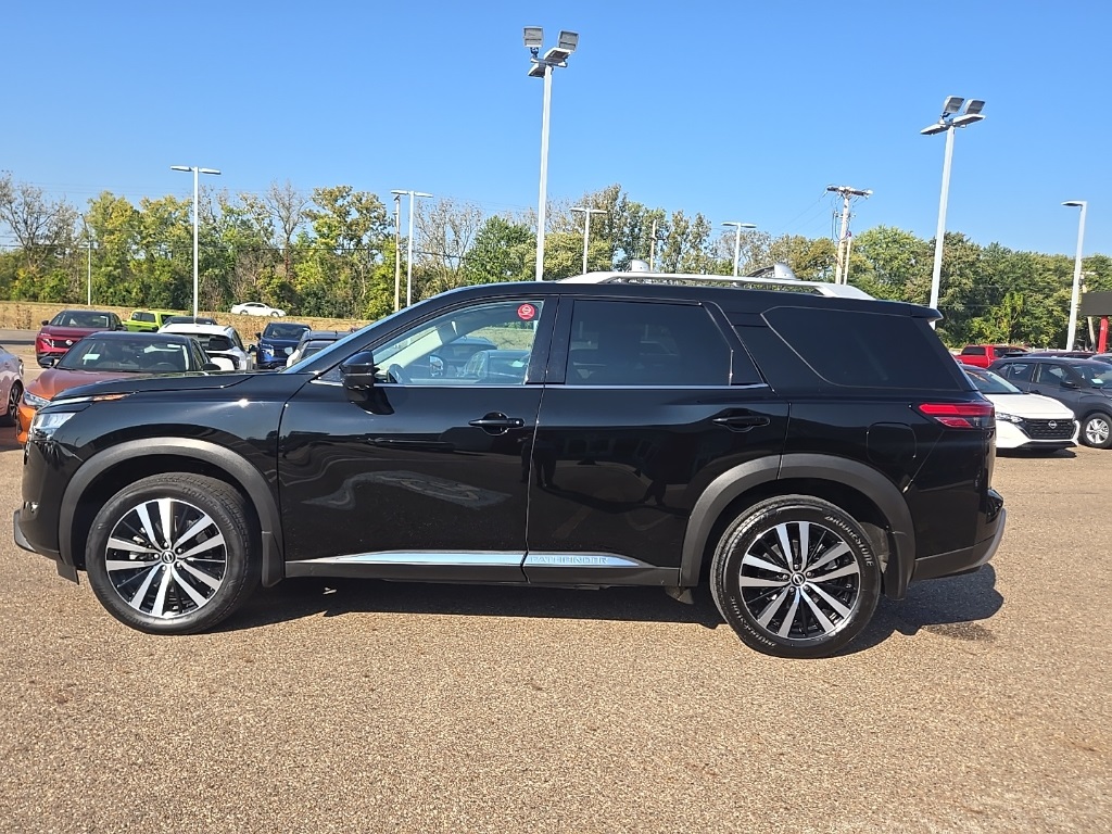 2024 Nissan Pathfinder Platinum photo 3