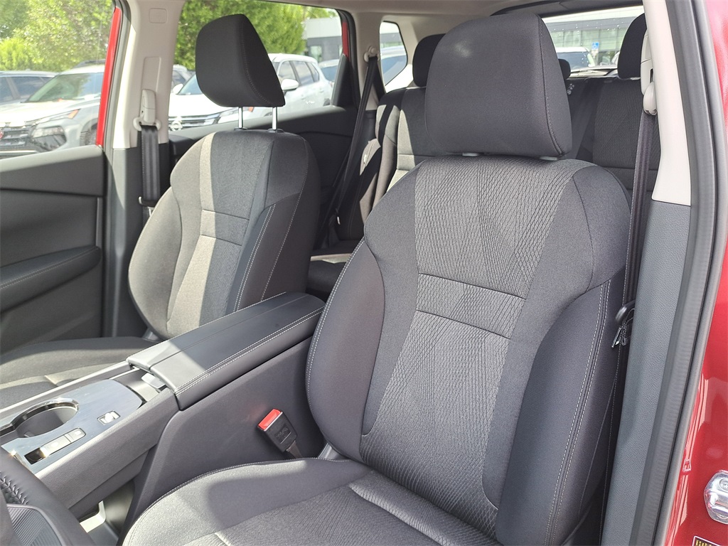 2026 Nissan Rogue SV photo 20