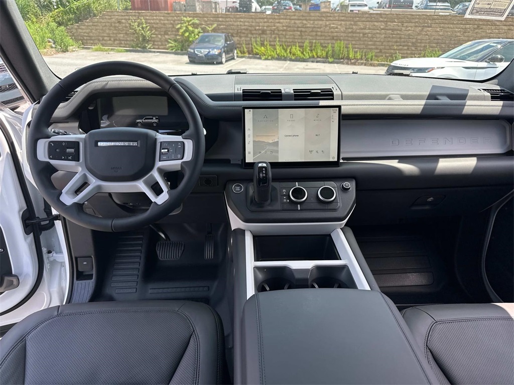 2025 Land Rover Defender 110 S photo 2